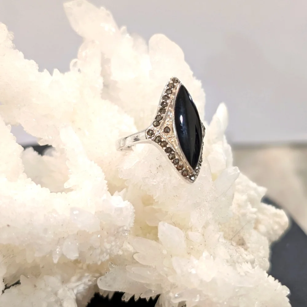 Sterling Silver & Black Onyx Ring - Picture 3 of 8